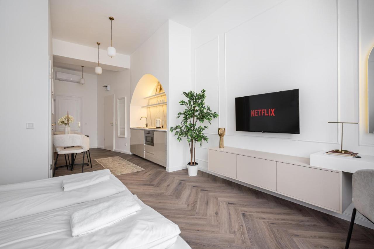 E13 - Grand Boulevard Heritage Suite - Best Location By Bqa Budapest Exteriör bild