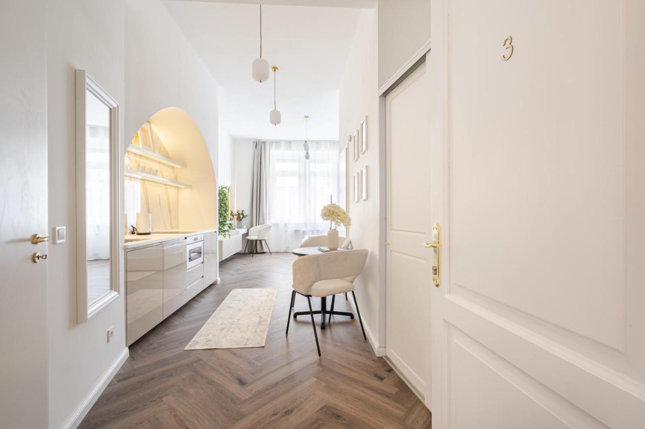 E13 - Grand Boulevard Heritage Suite - Best Location By Bqa Budapest Exteriör bild
