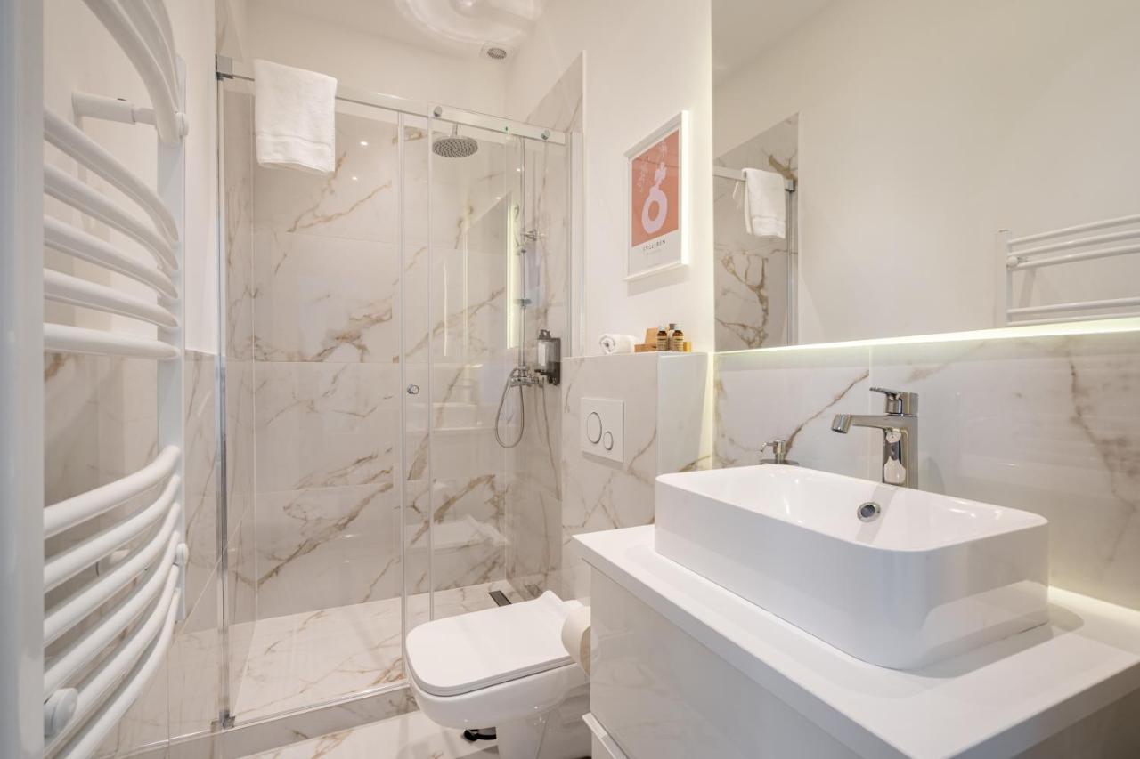 E13 - Grand Boulevard Heritage Suite - Best Location By Bqa Budapest Exteriör bild