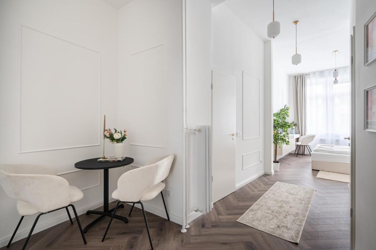 E13 - Grand Boulevard Heritage Suite - Best Location By Bqa Budapest Exteriör bild