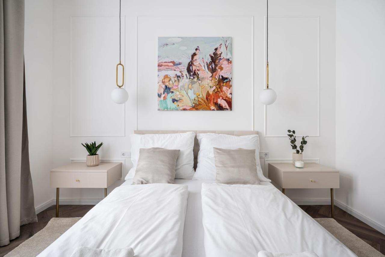 E13 - Grand Boulevard Heritage Suite - Best Location By Bqa Budapest Exteriör bild