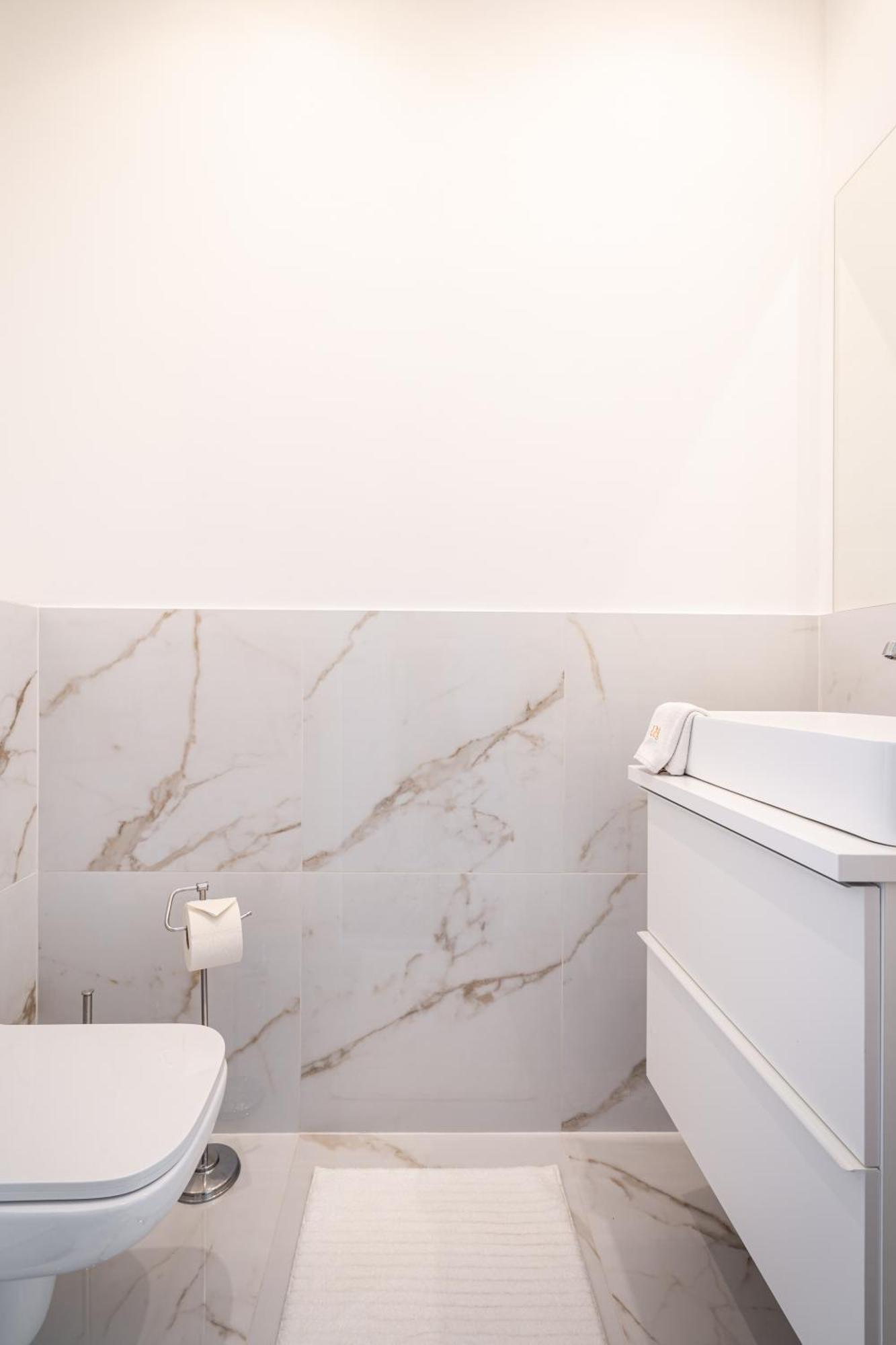 E13 - Grand Boulevard Heritage Suite - Best Location By Bqa Budapest Rum bild