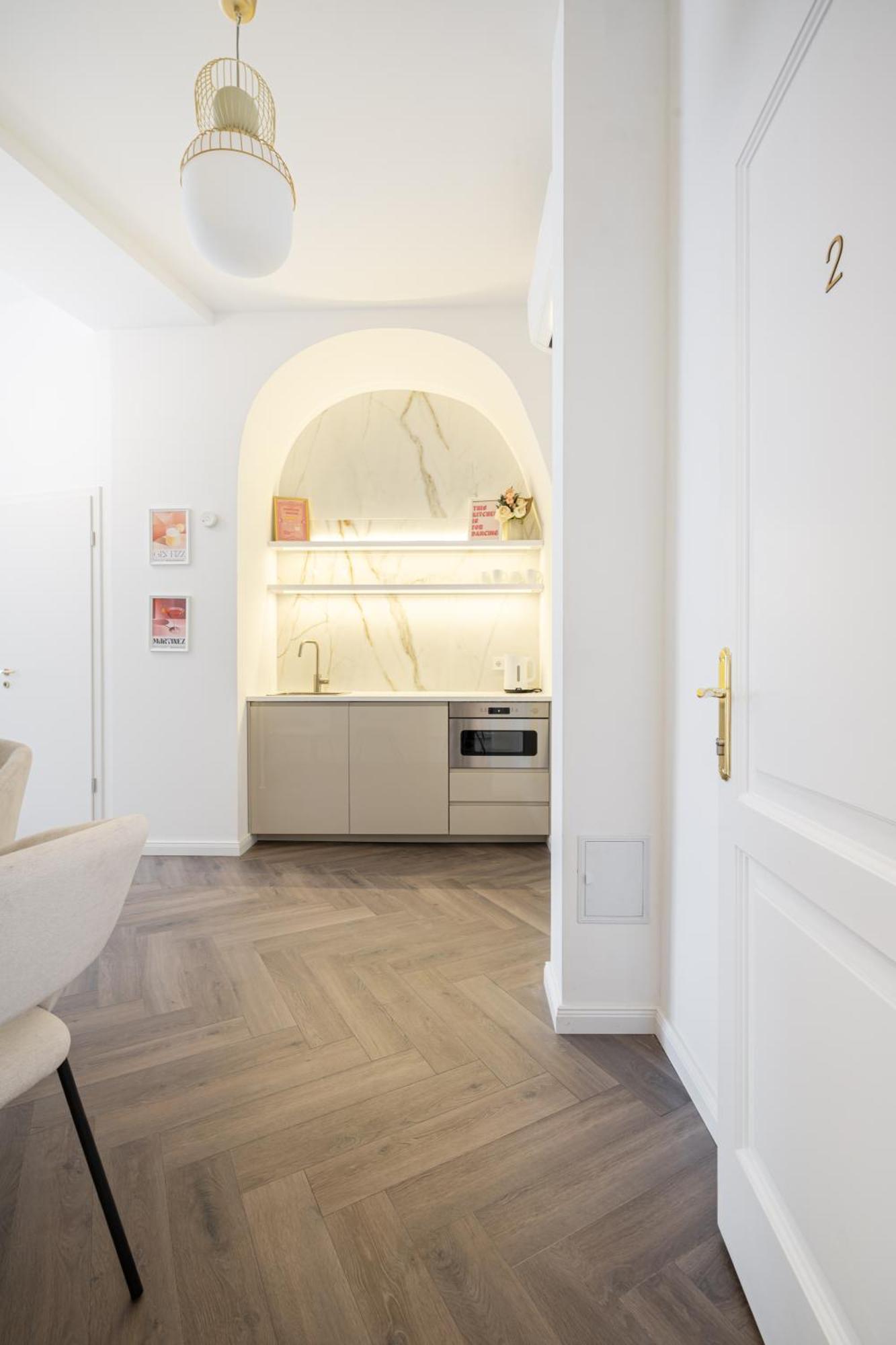 E13 - Grand Boulevard Heritage Suite - Best Location By Bqa Budapest Rum bild