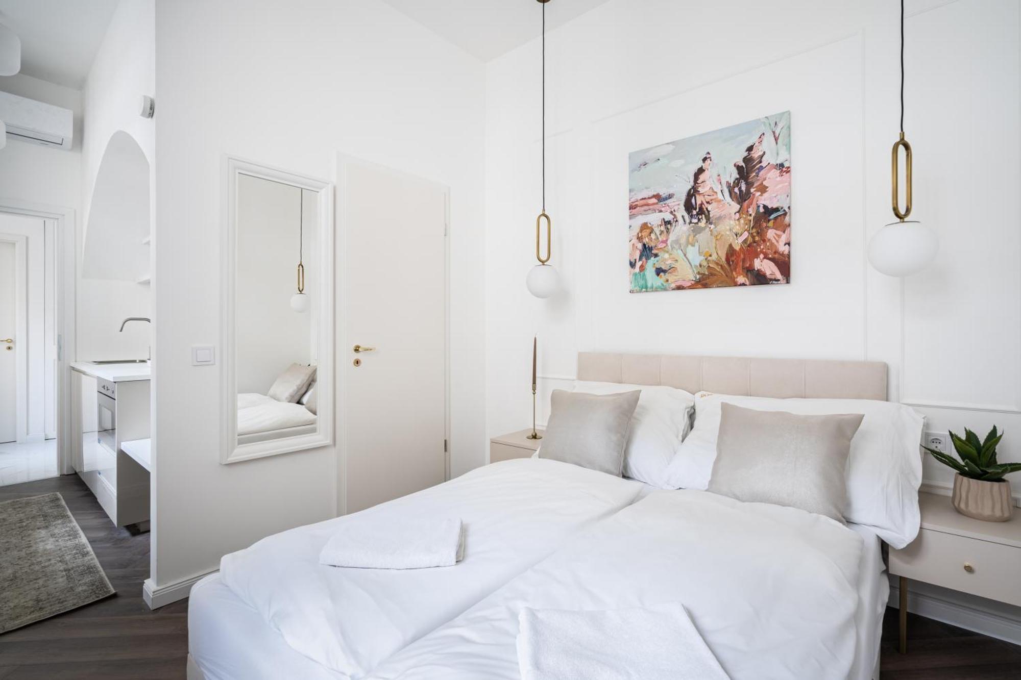 E13 - Grand Boulevard Heritage Suite - Best Location By Bqa Budapest Rum bild